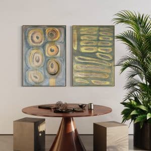 ציורים על נייר ועץ